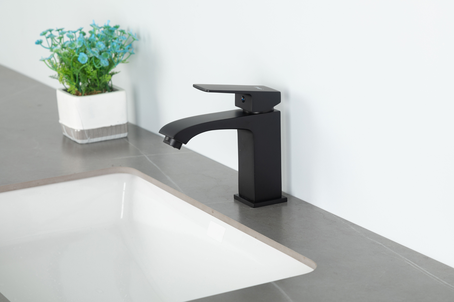 Смеситель для раковины черный FRAP F1076-6