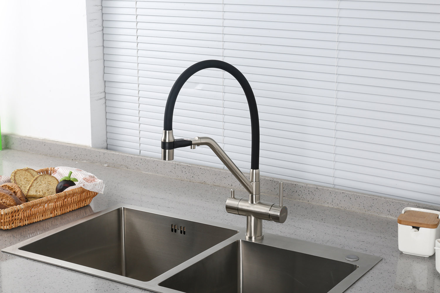 Смеситель для кухни с гибким изливом сатин черный GAPPO G4398-85