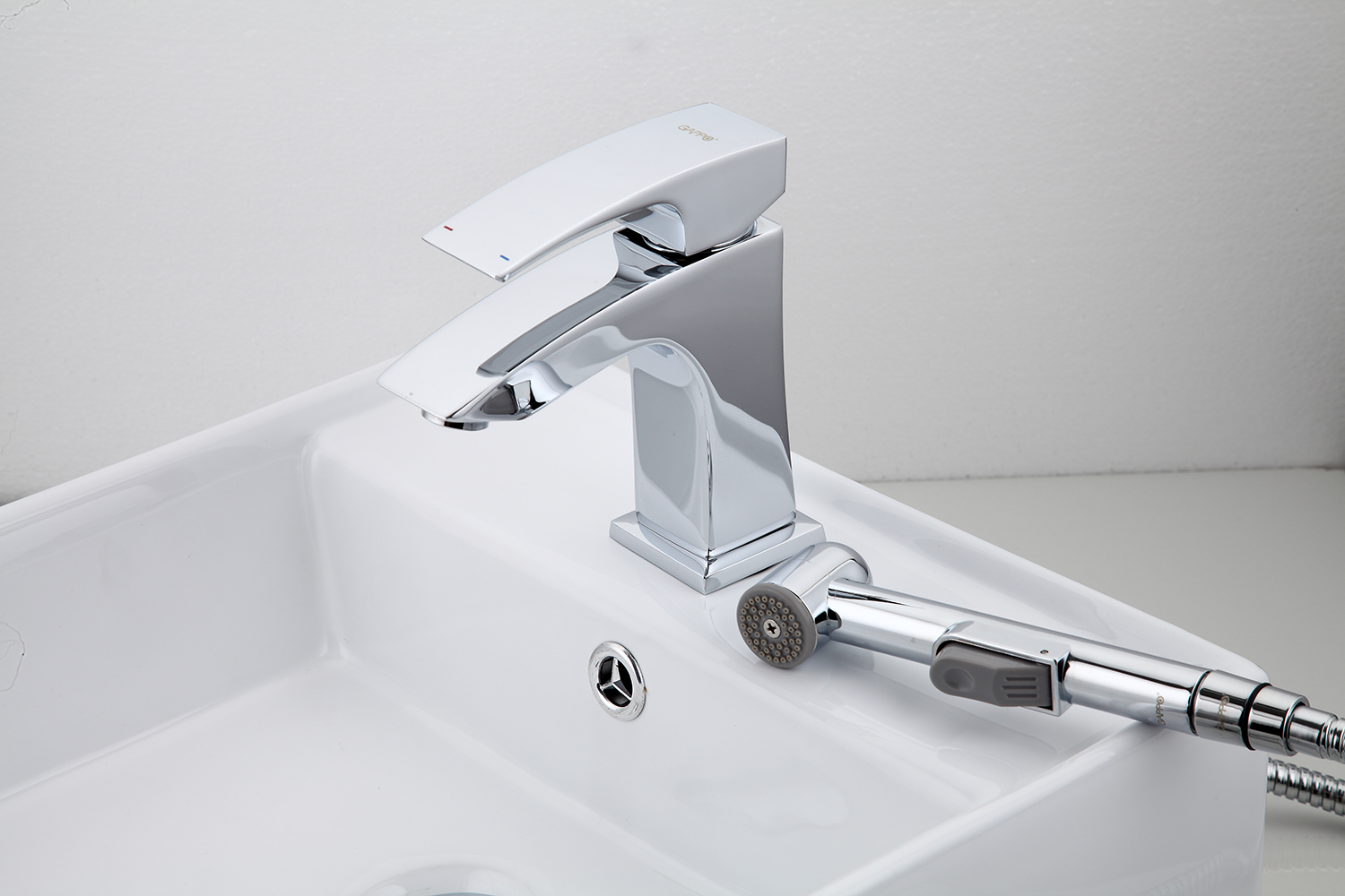 Смеситель для раковины с гигиеническим душем GAPPO G1207