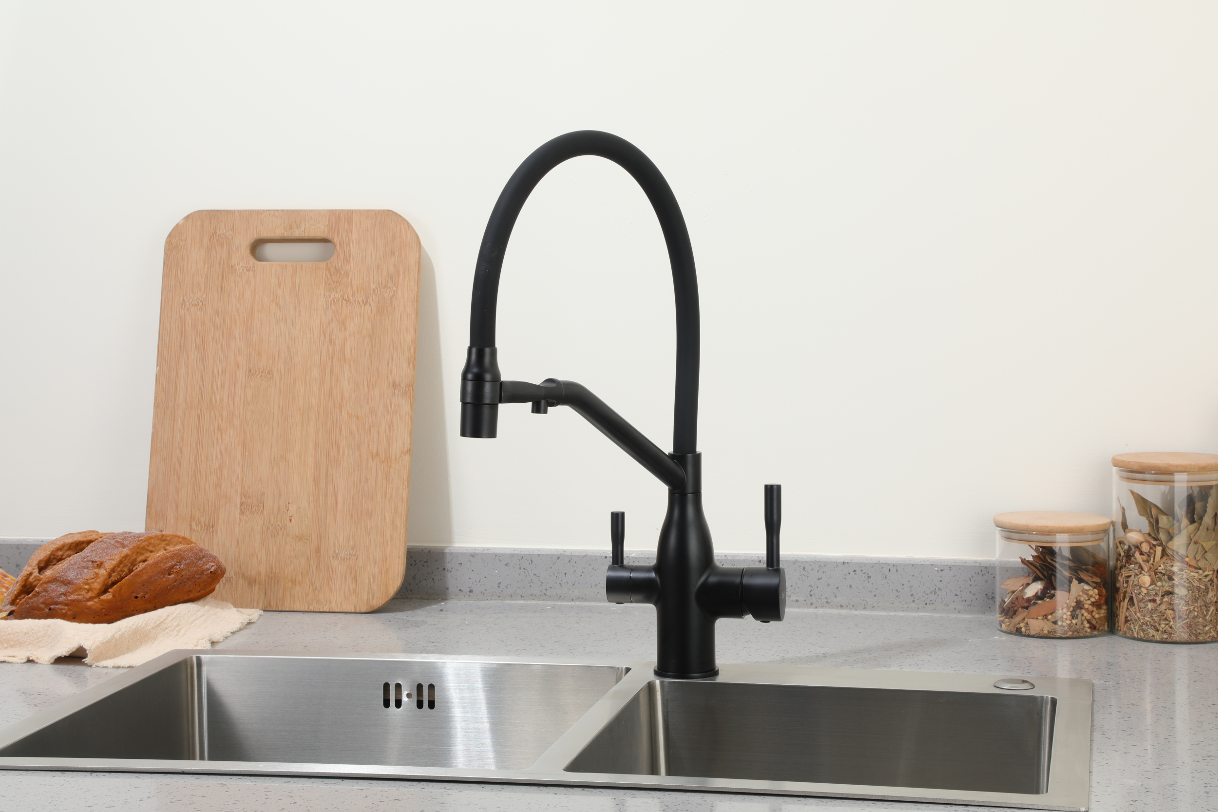 Смеситель для кухни с фильтром для питьевой воды черный FRAP F4397-6