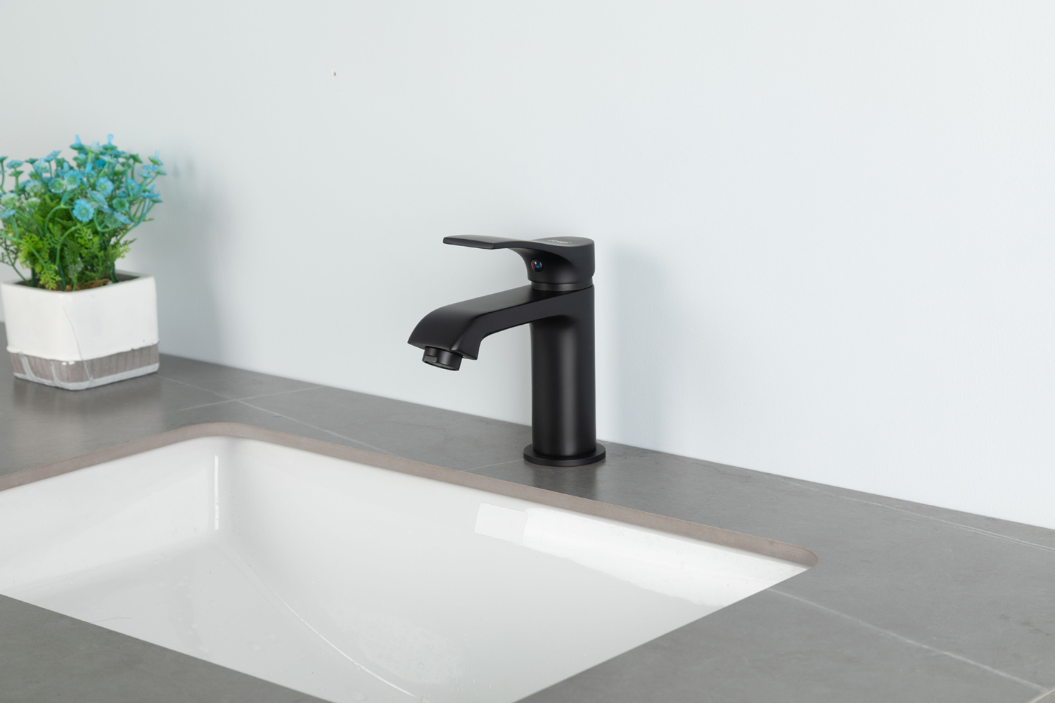 Смеситель для раковины черный FRAP F1075-6