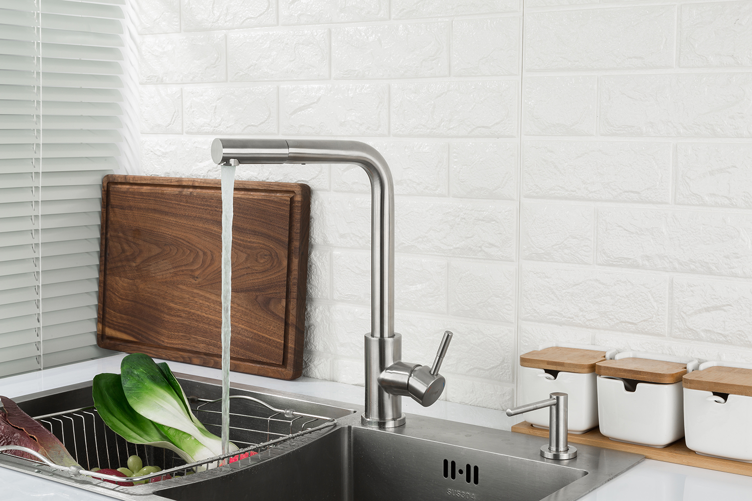 Смеситель для кухни с выдвижным изливом FRAP F60899