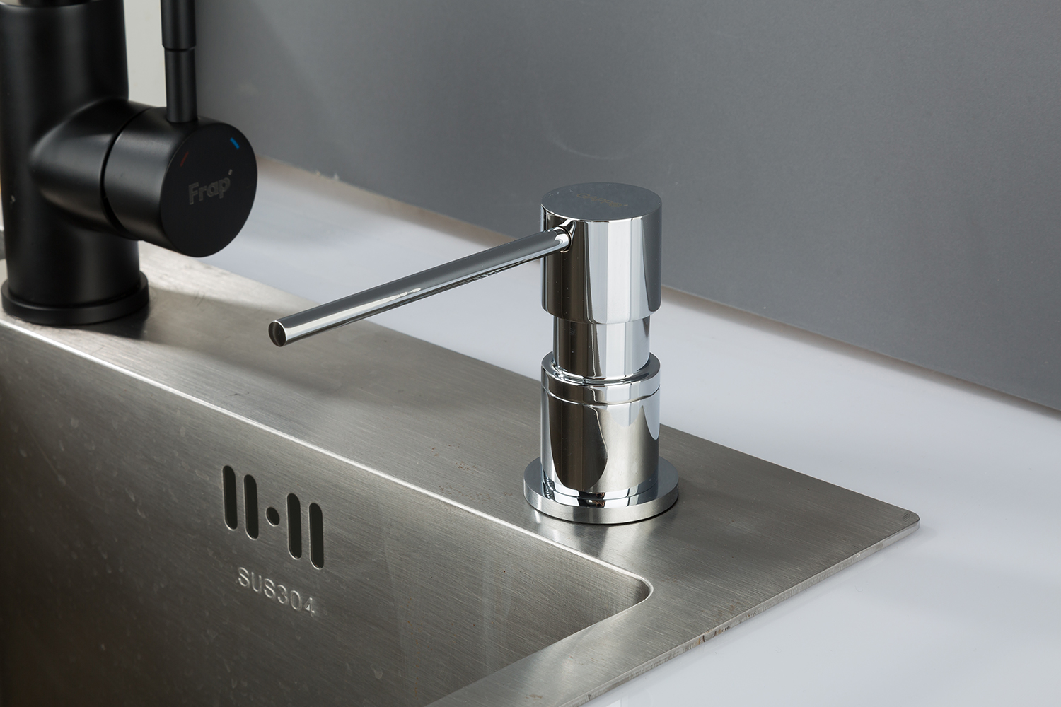 Дозатор встаиваемый для мойки хром GAPPO G402