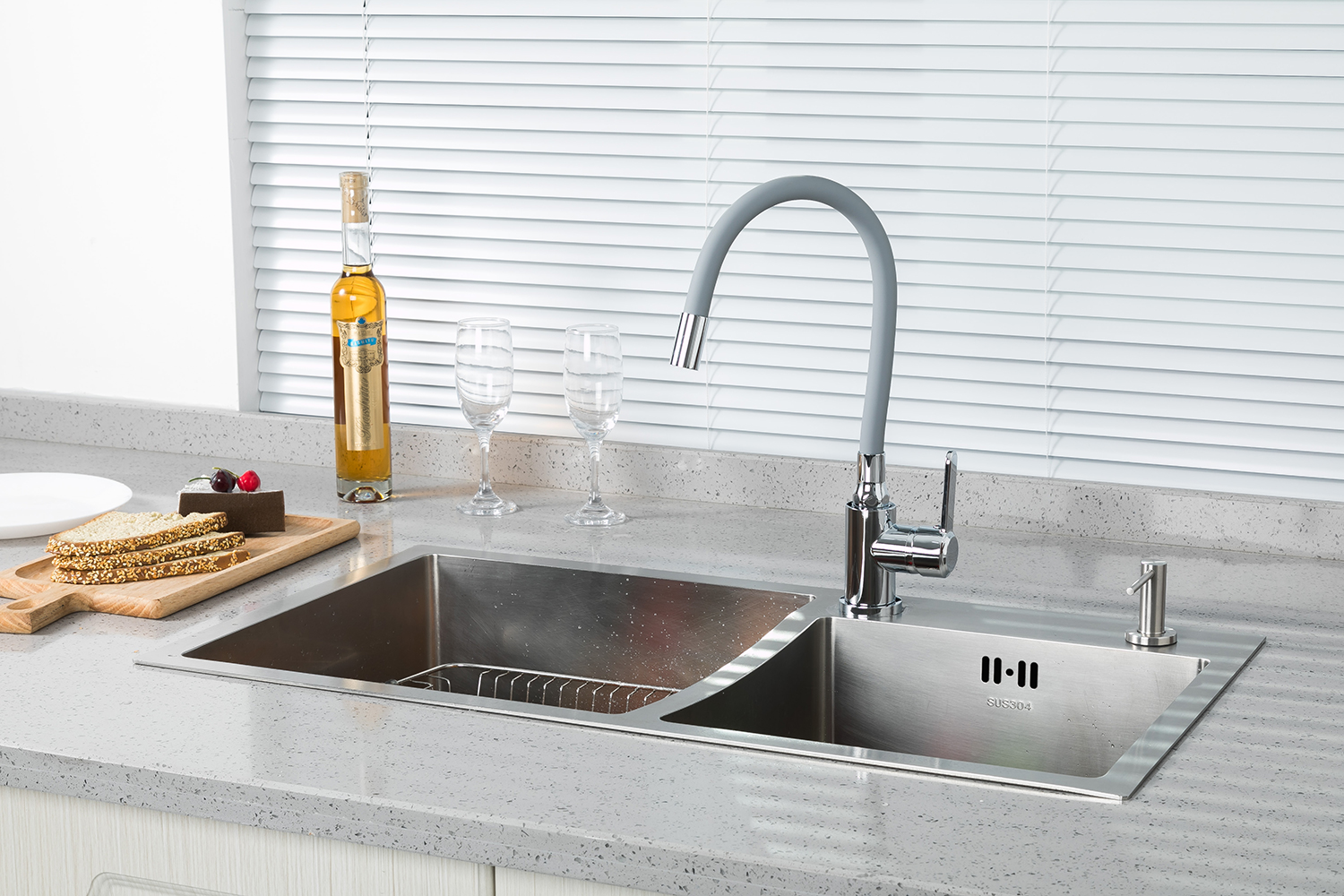 Смеситель для кухни с гибким изливом серый FRUD R42052-31