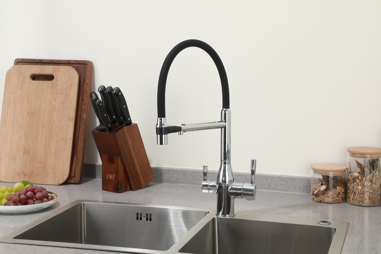 Смеситель для кухни с фильтром питьевой воды черный FRAP F4398