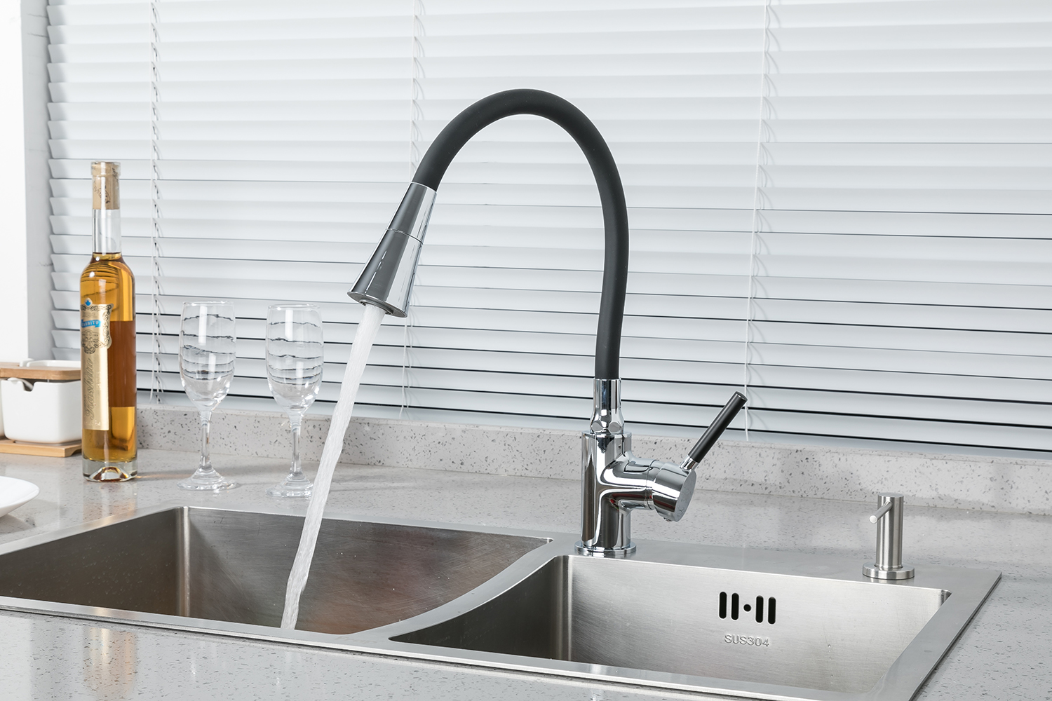 Смеситель для кухни чёрный хром FRAP F4044