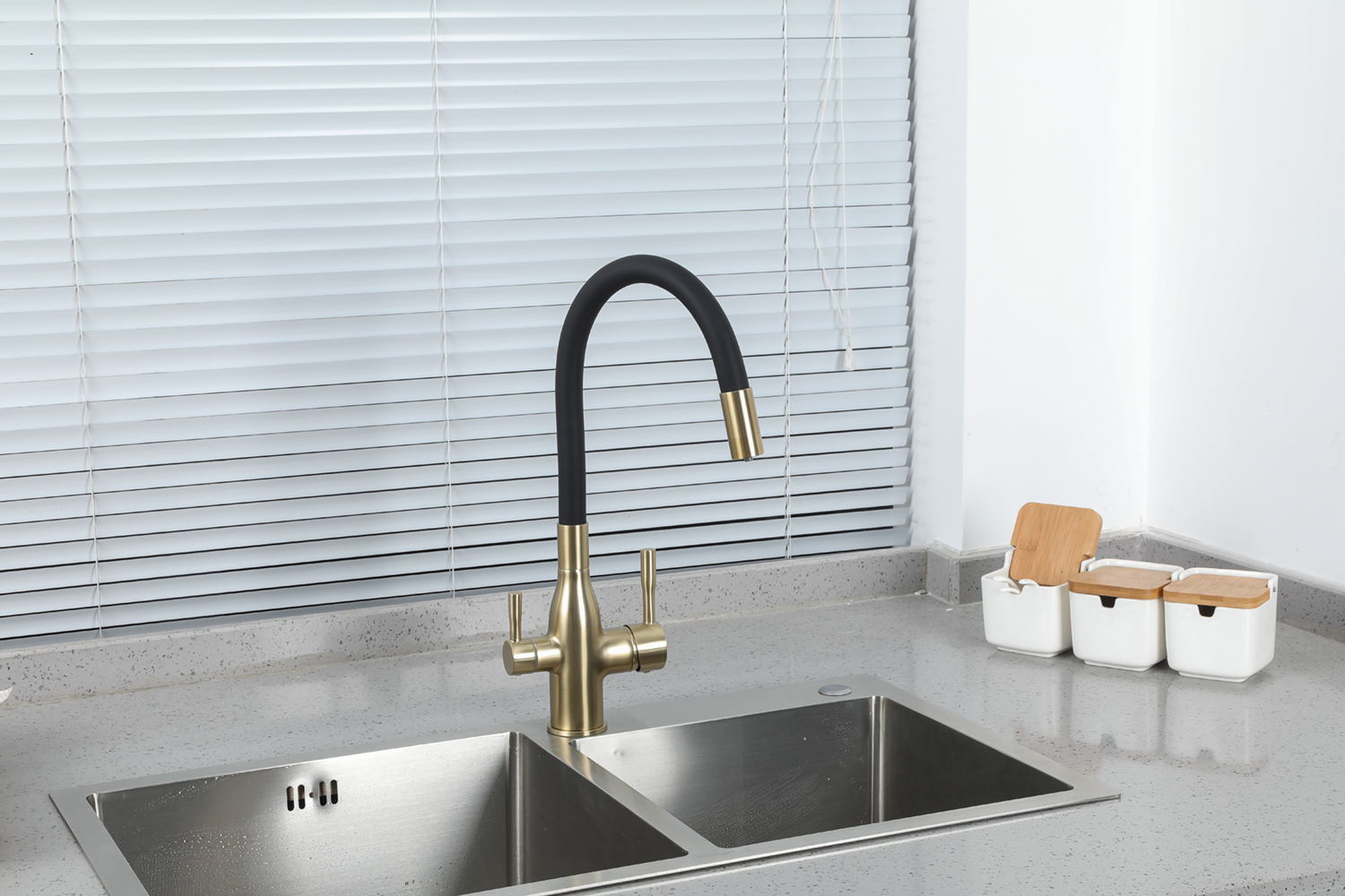 Смеситель для кухни фильтр сатин золотой черный FRAP F4396-3