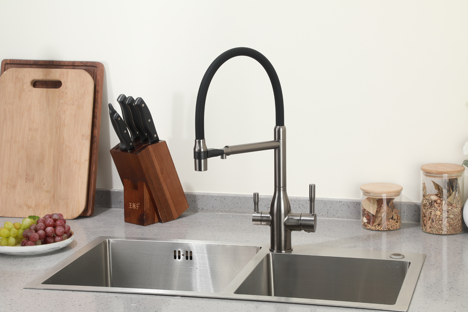 Смеситель для кухни с фильтром для питьевой воды оруж.сталь/чер FRAP