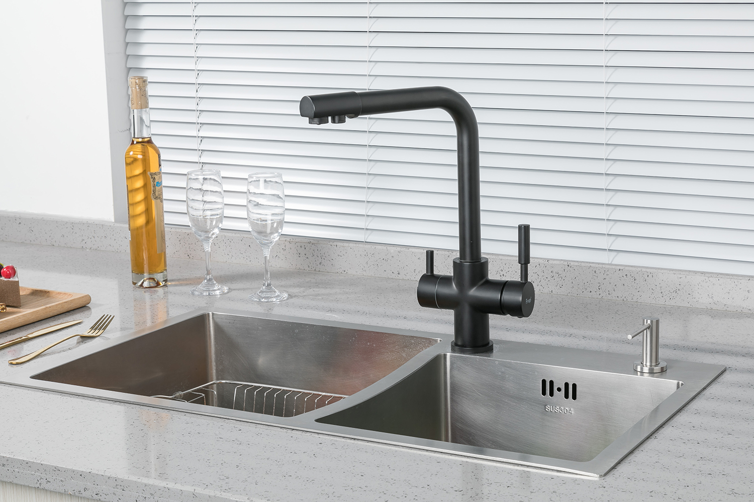 Смеситель для кухни с фильтром питьевой воды чёрный FRAP F4352-6