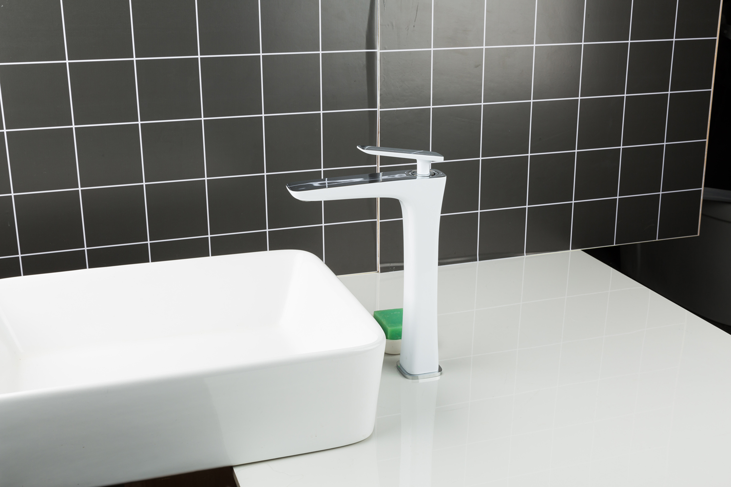 Смеситель FAOP д/раковины высокий Белый/хром A1003-2