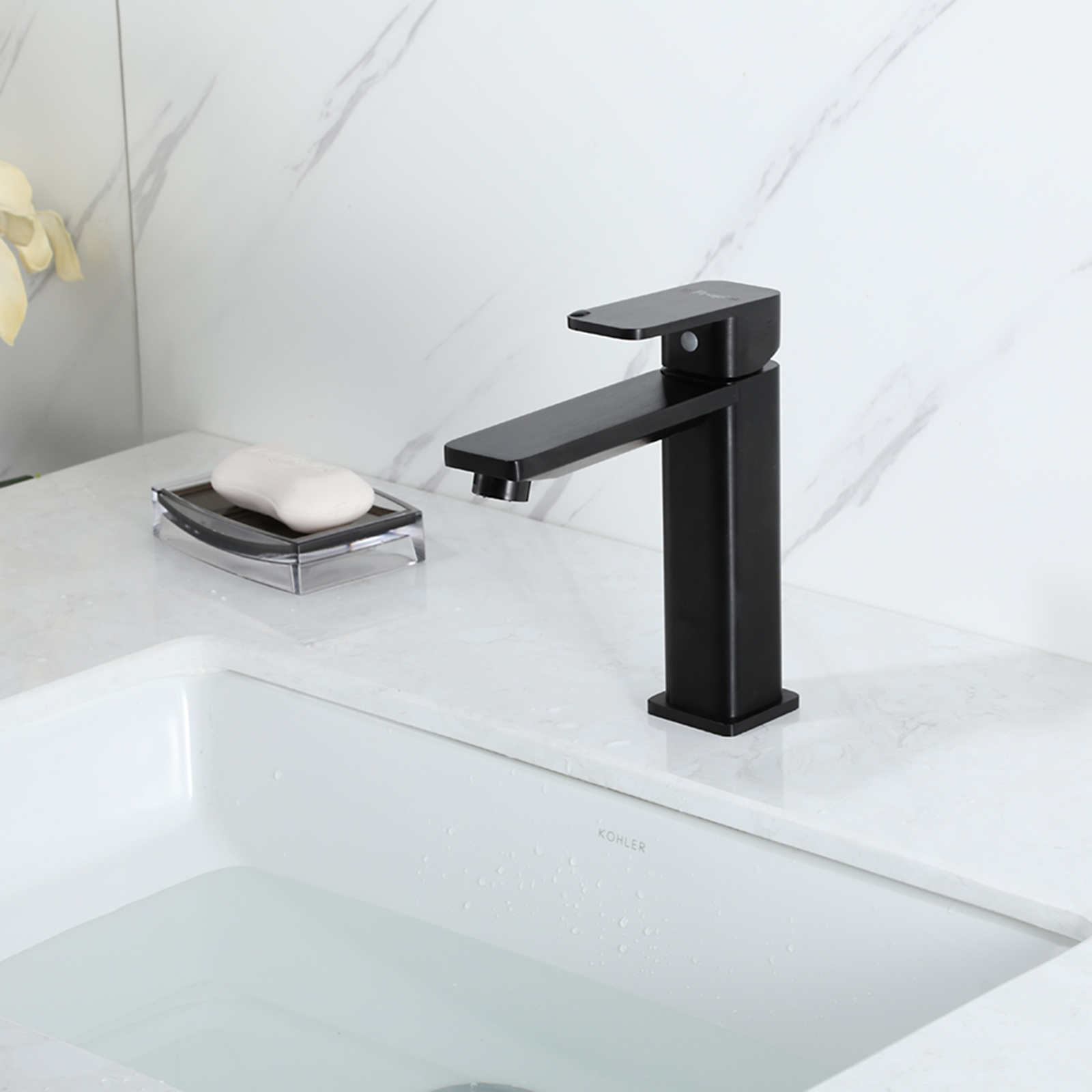 Смеситель для раковины черный  FRAP F10202-6