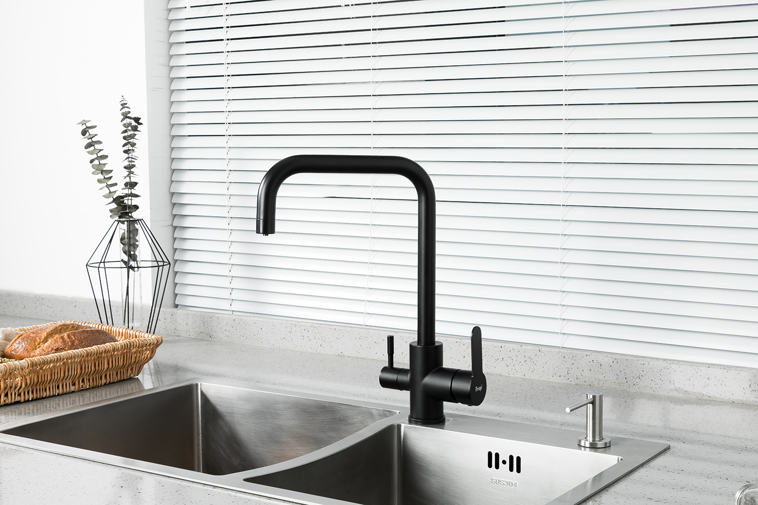 Смеситель для кухни с фильтром для питьевой воды чёрный FRAP F43801-6