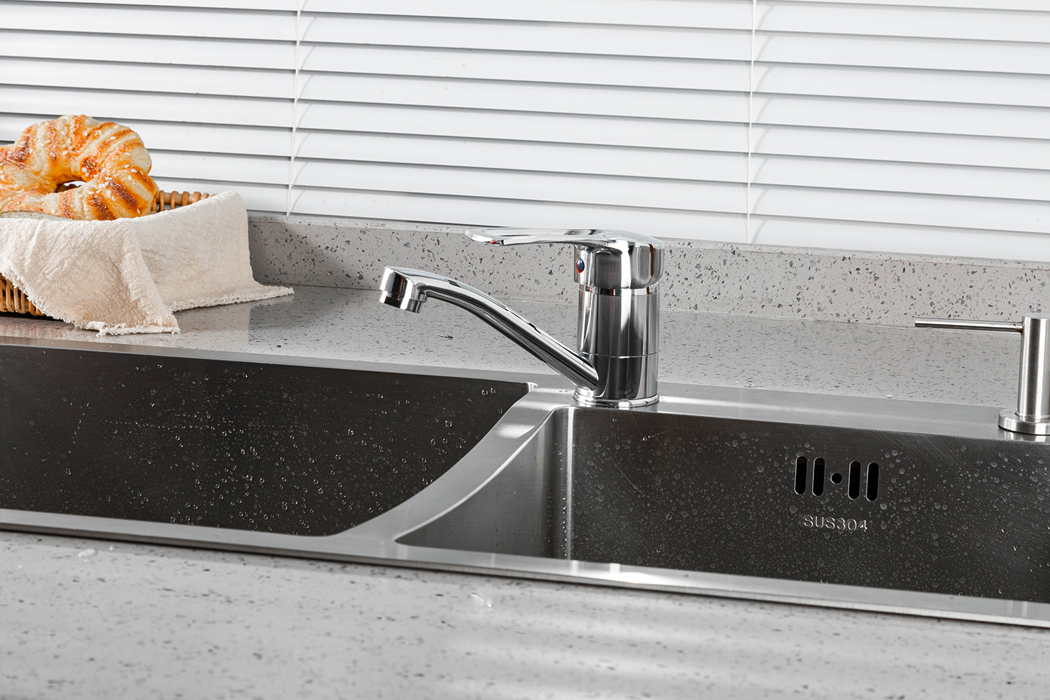 Смеситель для раковины хром FRUD R45055-1