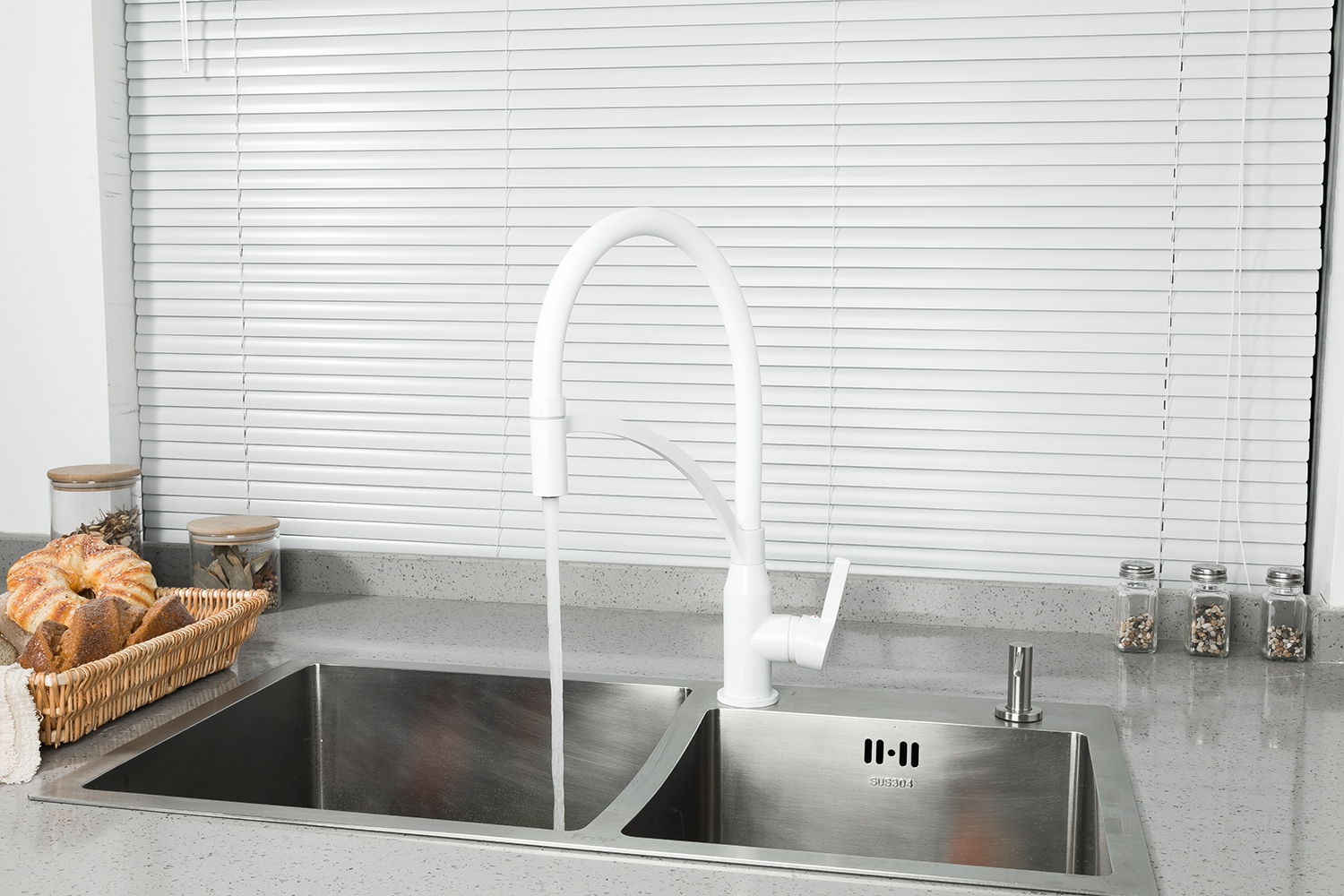 Смеситель для кухни белый FRAP F4552-8