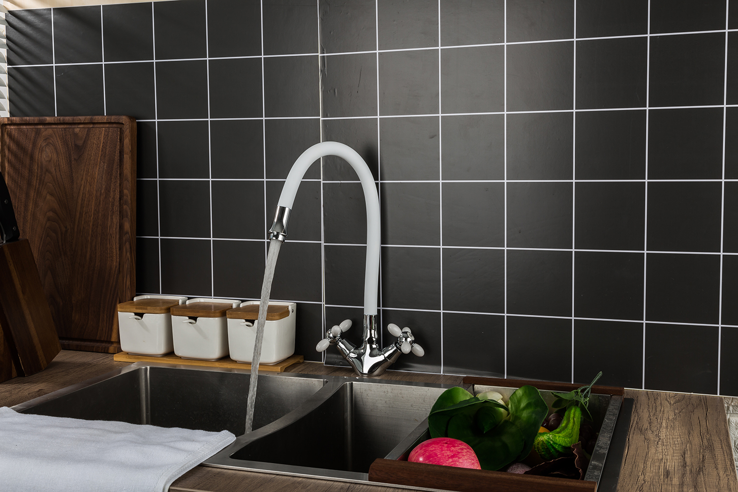 Смеситель для кухни белый FRUD R44127-7