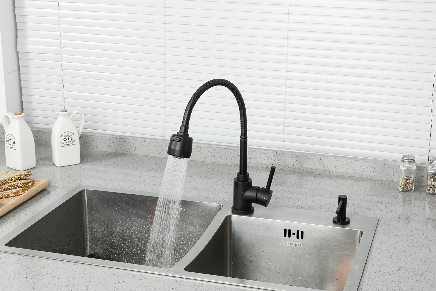 Смеситель для кухни чёрный FRAP F40993-6