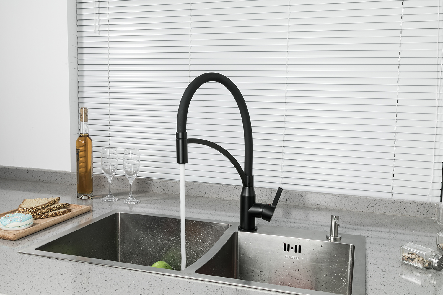 Смеситель для кухни чёрный FRAP F4552-6