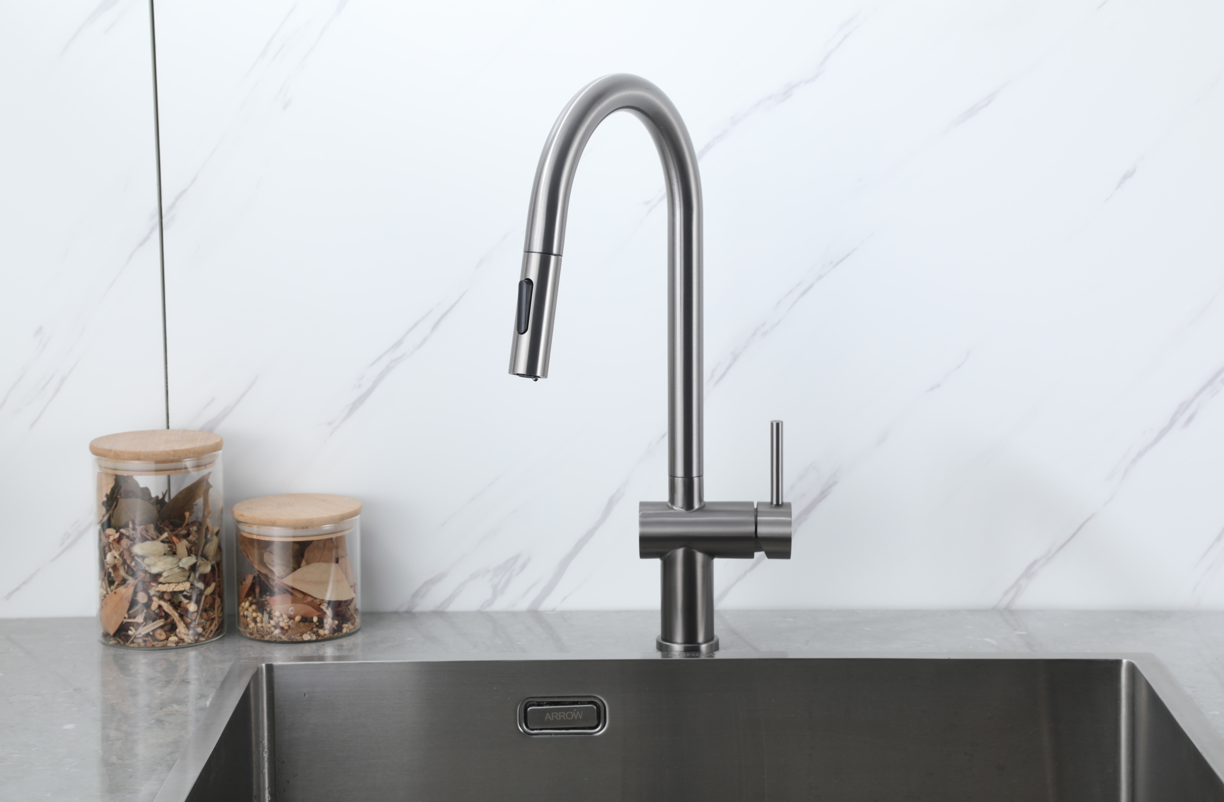 Смеситель для кухни с выдвижным изливом оружейная сталь FRAP F60807-9