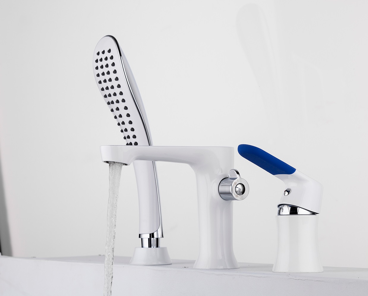 Смеситель для ванны 3-отверстия белый FRAP F1134