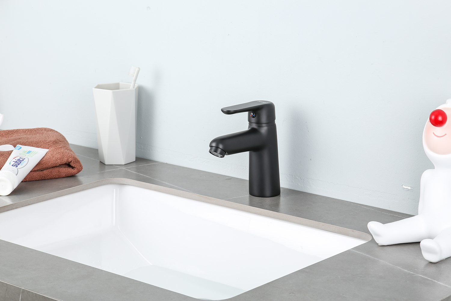 Смеситель для раковины черный FRAP F1017-6