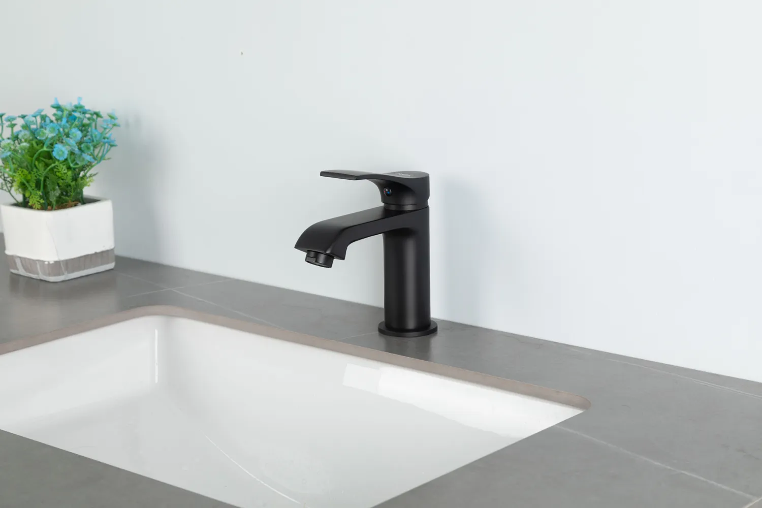 Смеситель для раковины черный FRAP F1075-6