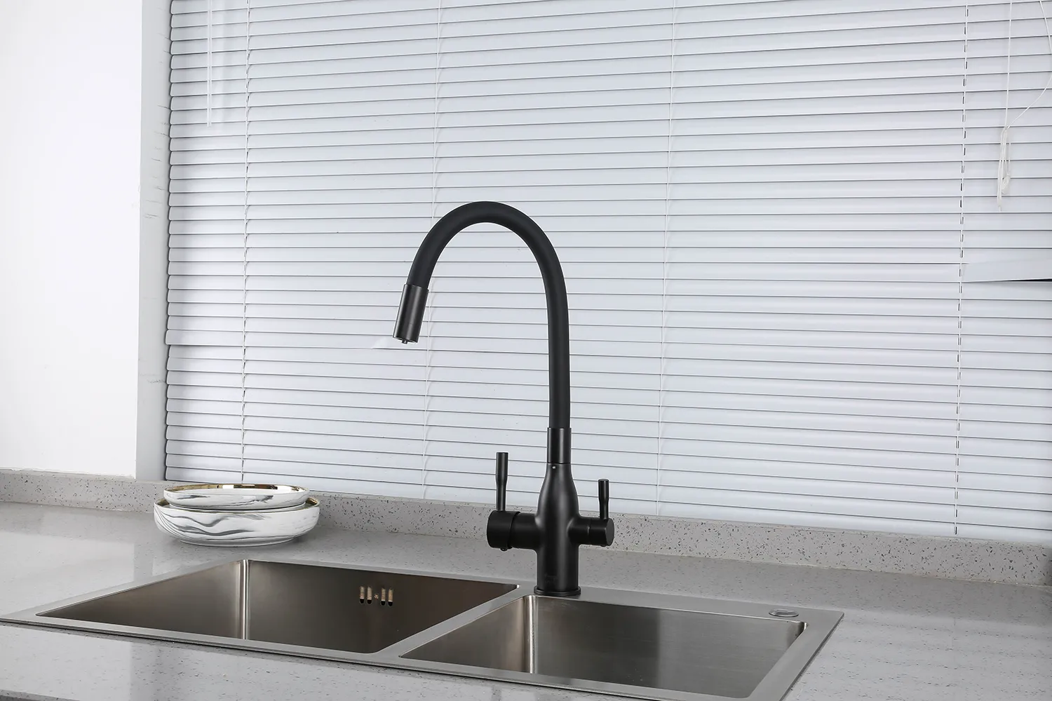 Смеситель для кухни чёрный FRAP F4396-6