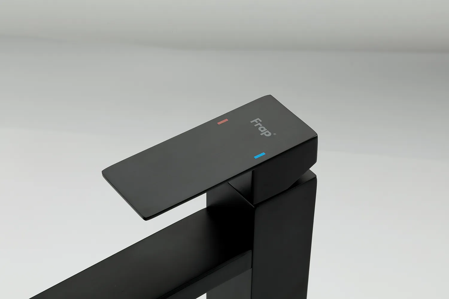 Смеситель для раковины высокий чёрный FRAP F10802-62