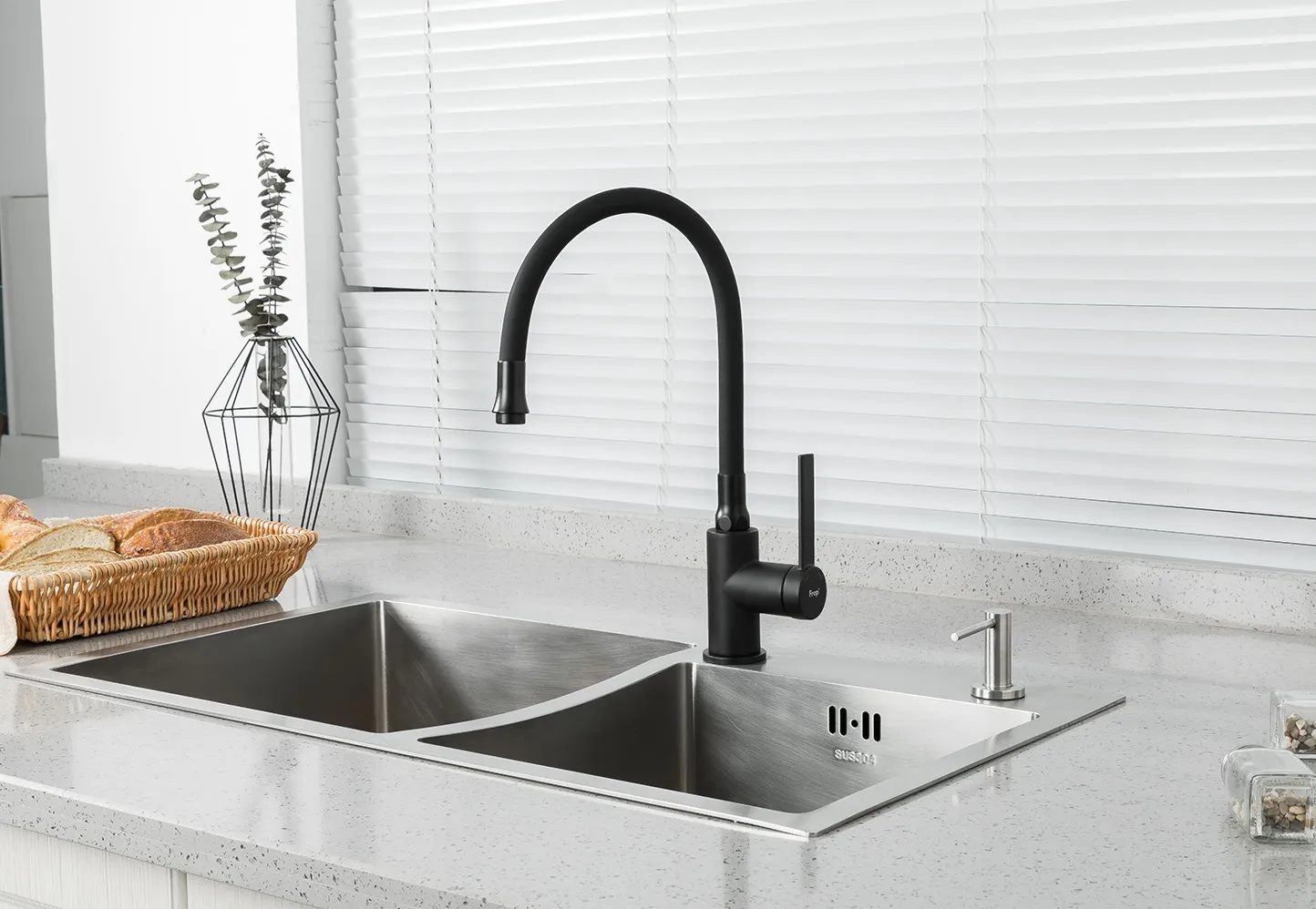 Смеситель для кухни чёрный FRAP F4067-6