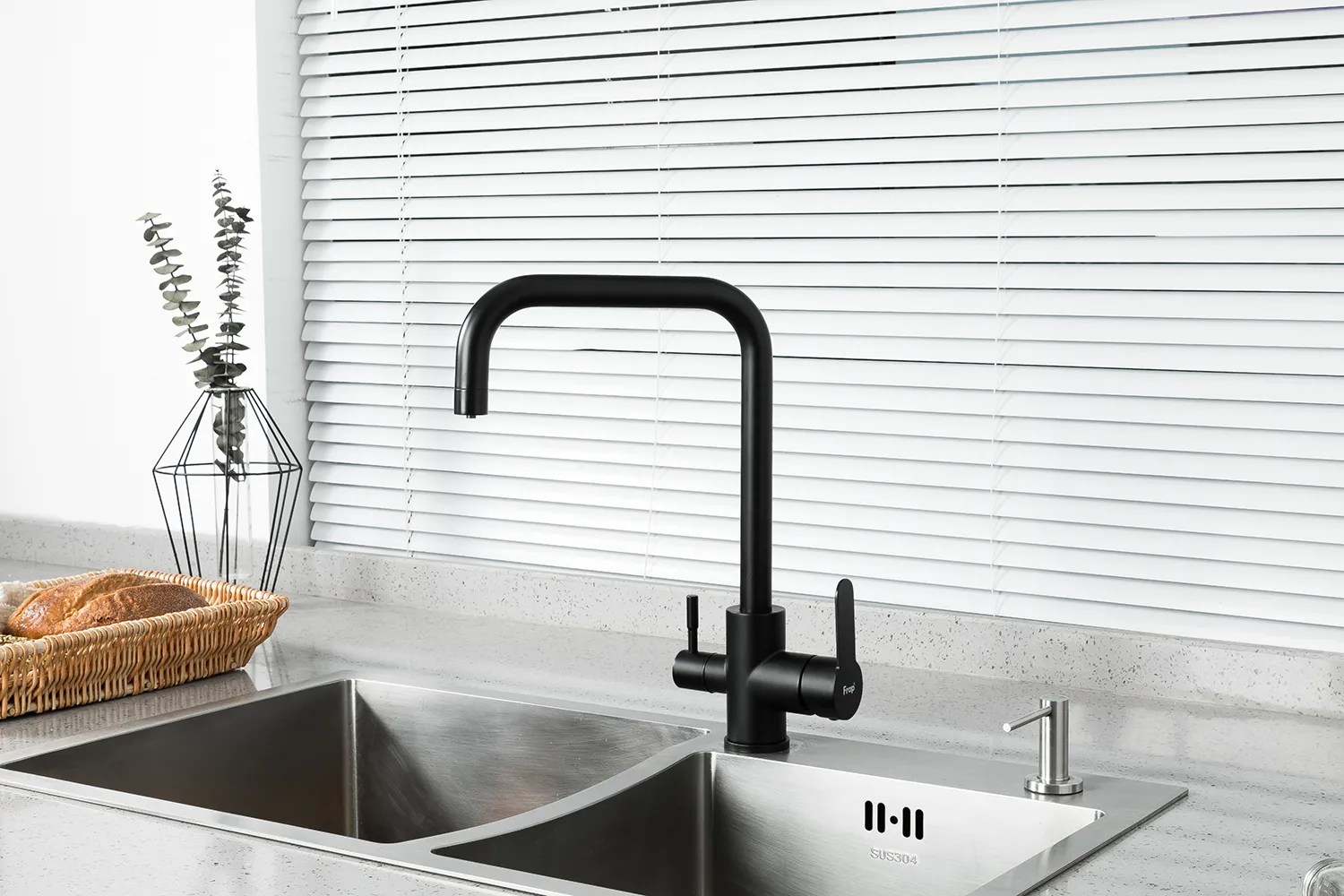 Смеситель для кухни с фильтром для питьевой воды чёрный FRAP F43801-6