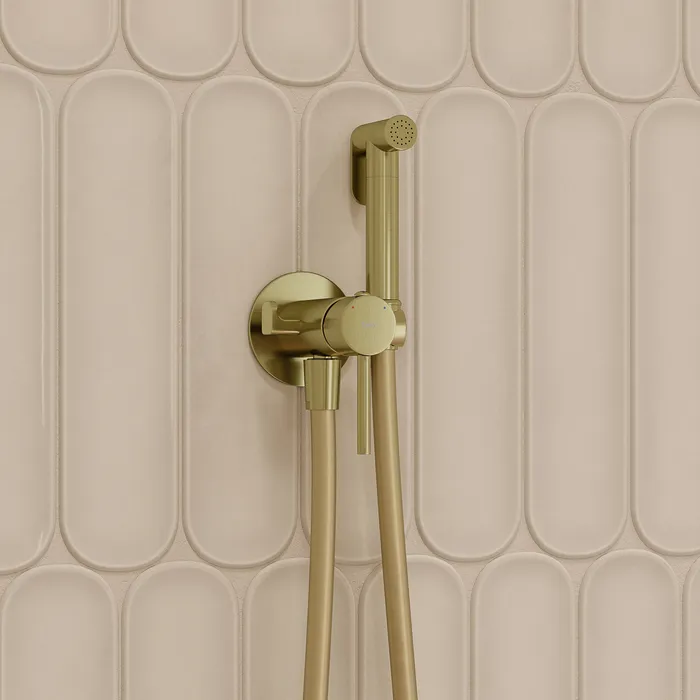 Встраиваемый смеситель с гигиеническим душем, матовое золото, IDDIS, 005MGR0i08