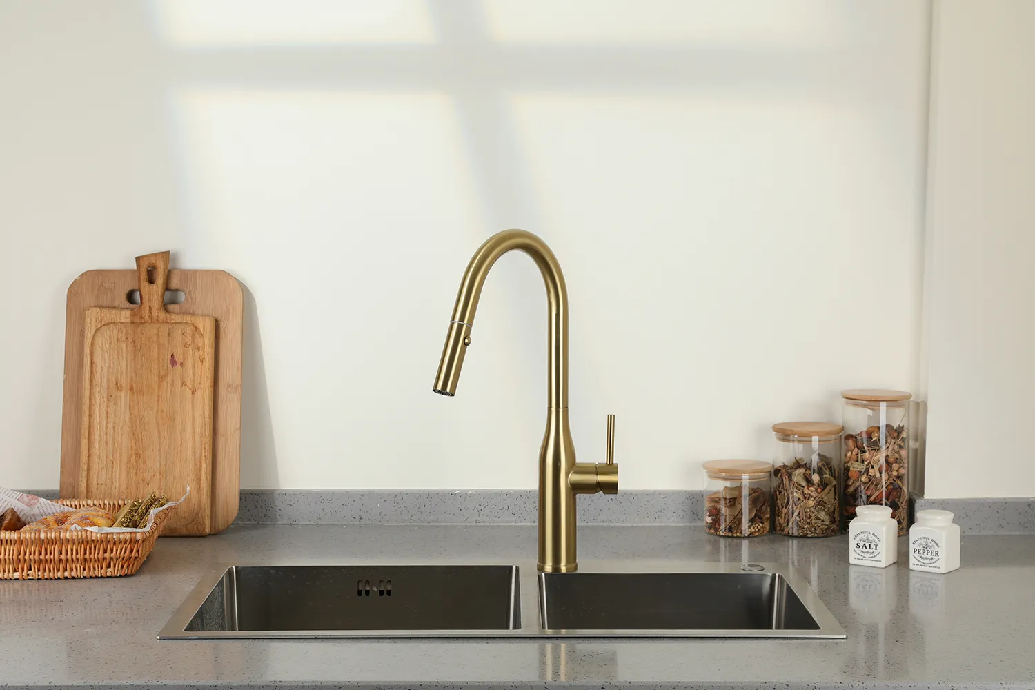 Смеситель для кухни с выдвижным изливом сатин/золото GAPPO G4398-43