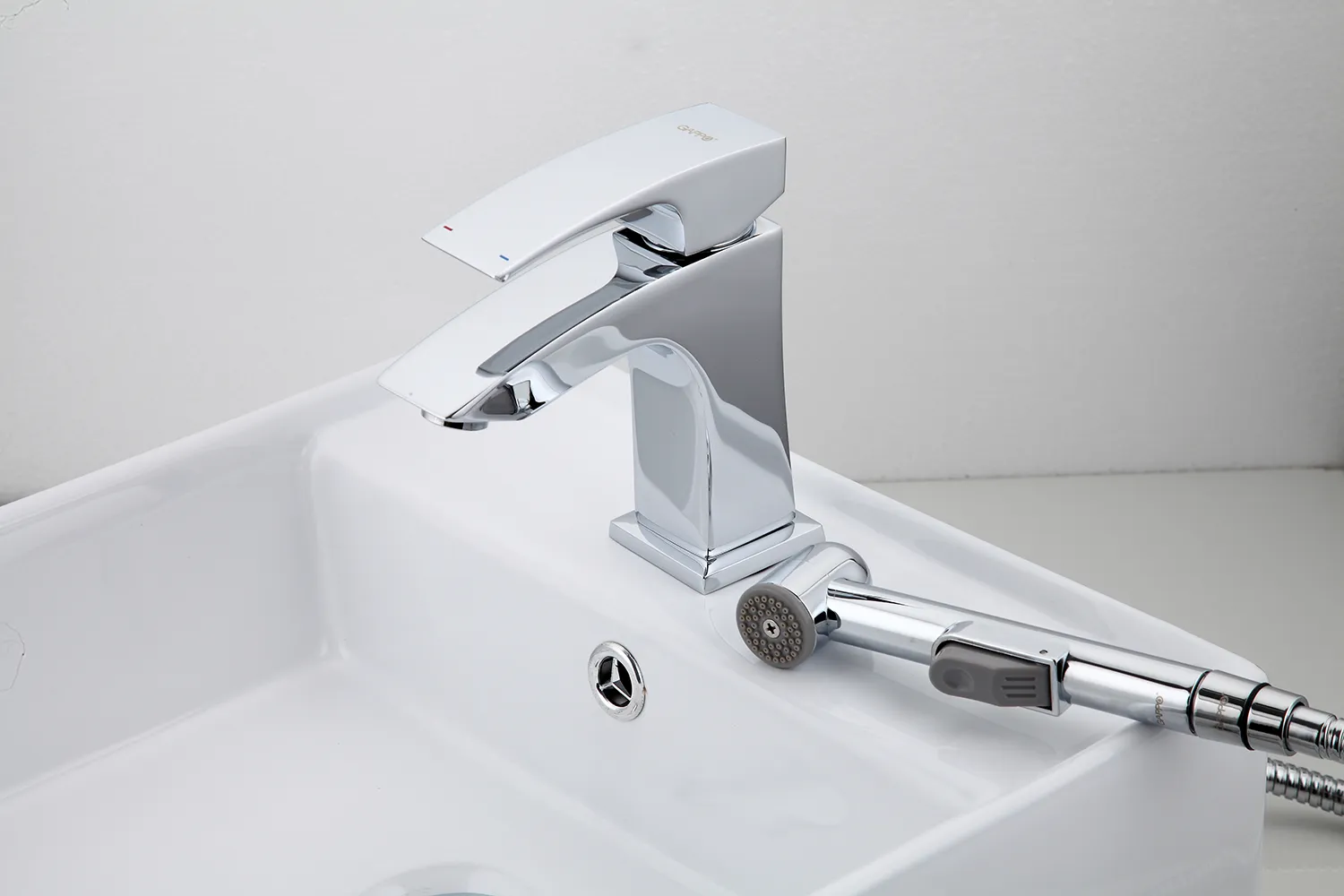 Смеситель для раковины с гигиеническим душем GAPPO G1207