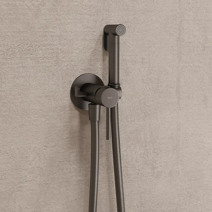 Встраиваемый смеситель с гигиеническим душем, матовый графит, IDDIS, 005GMR0i08