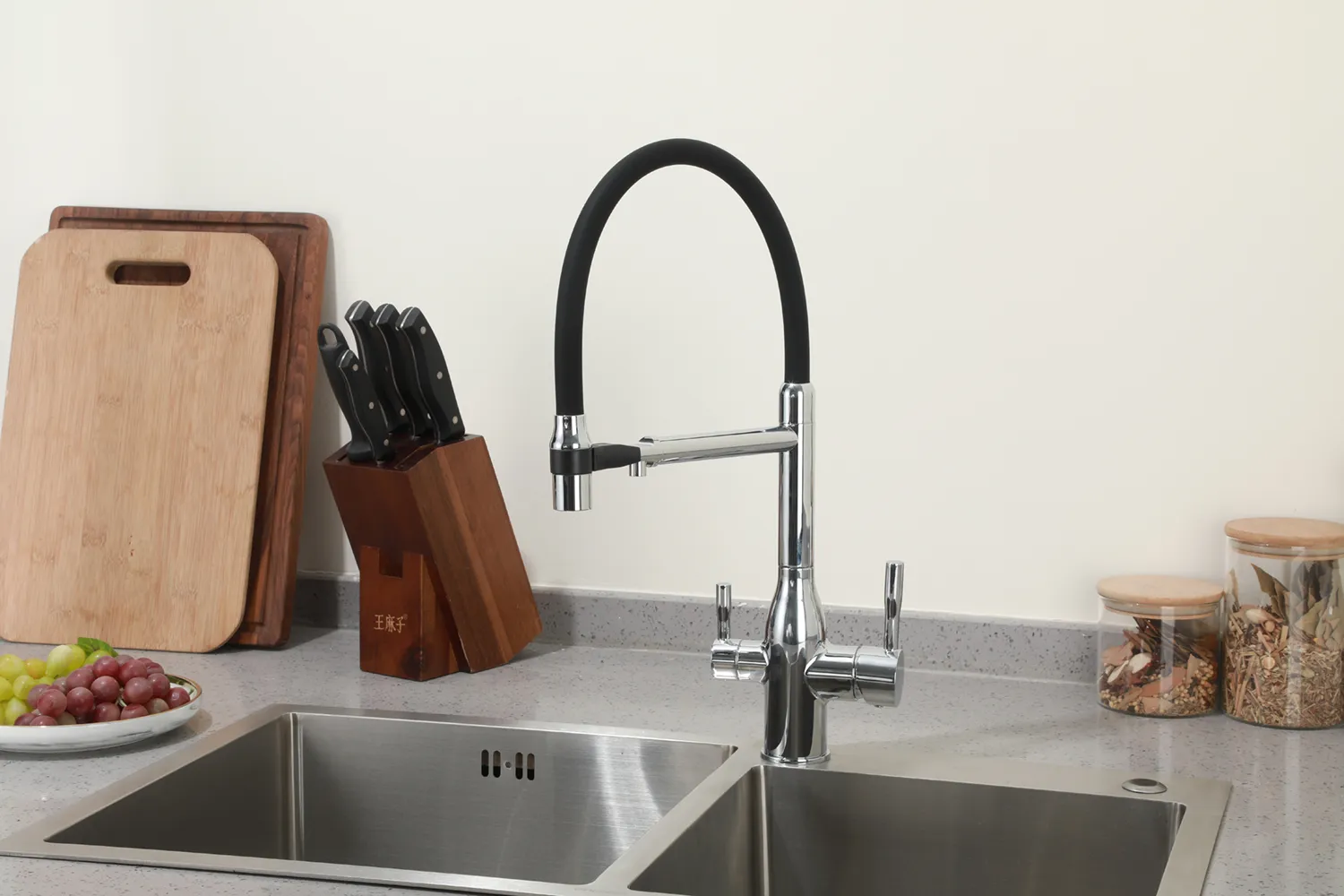 Смеситель для кухни с фильтром питьевой воды черный FRAP F4398