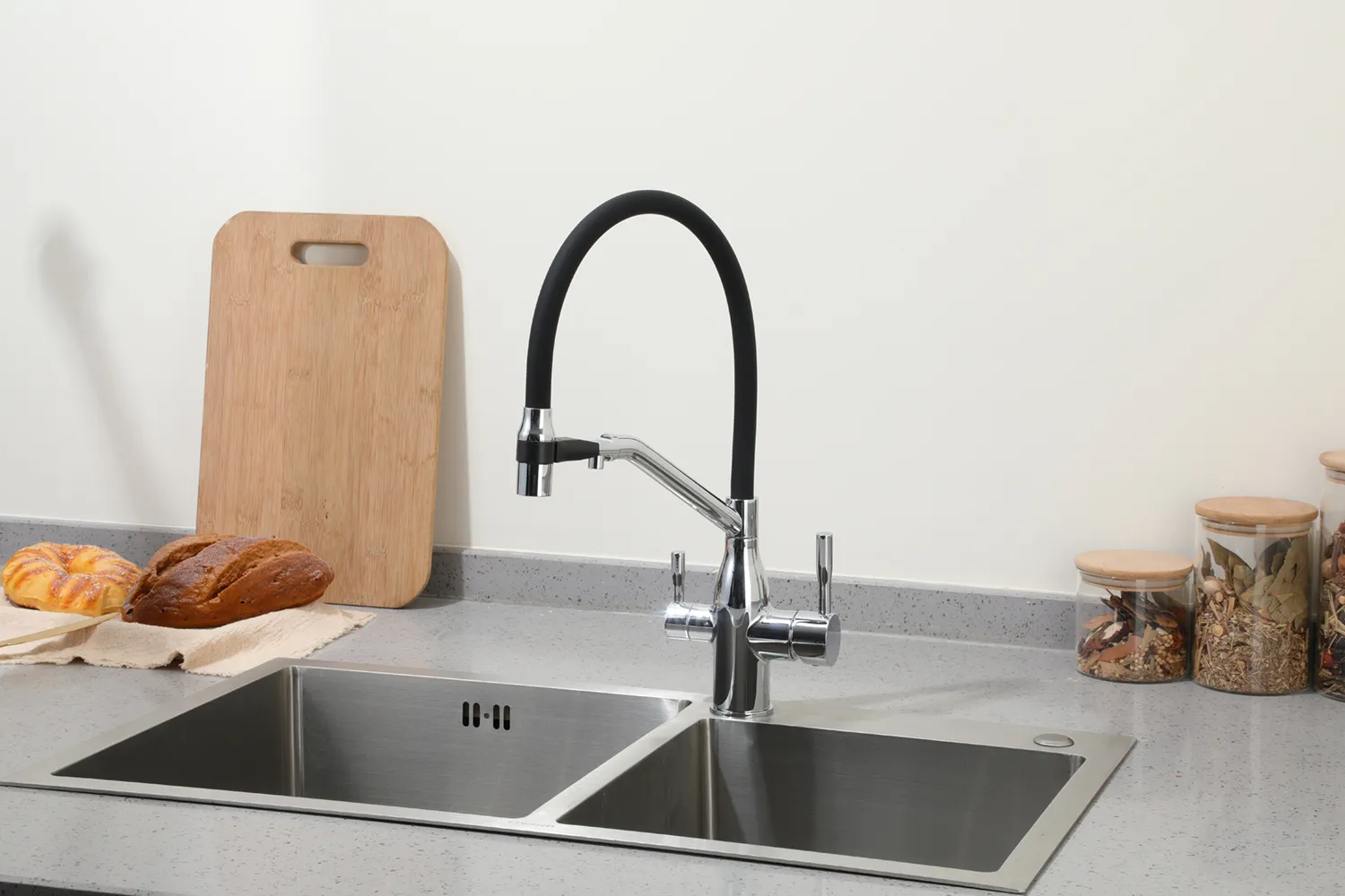 Смеситель для кухни с фильтром для питьевой воды хром/черный FRAP F4397