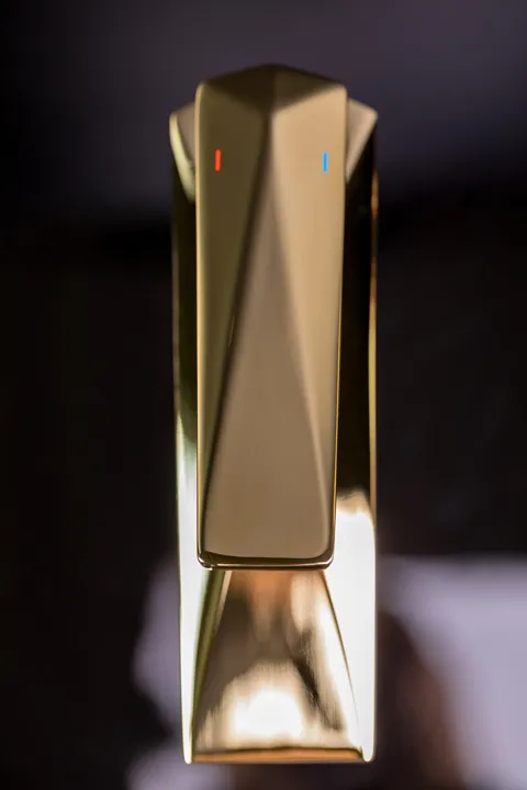 Смеситель напольный VENTURO золото