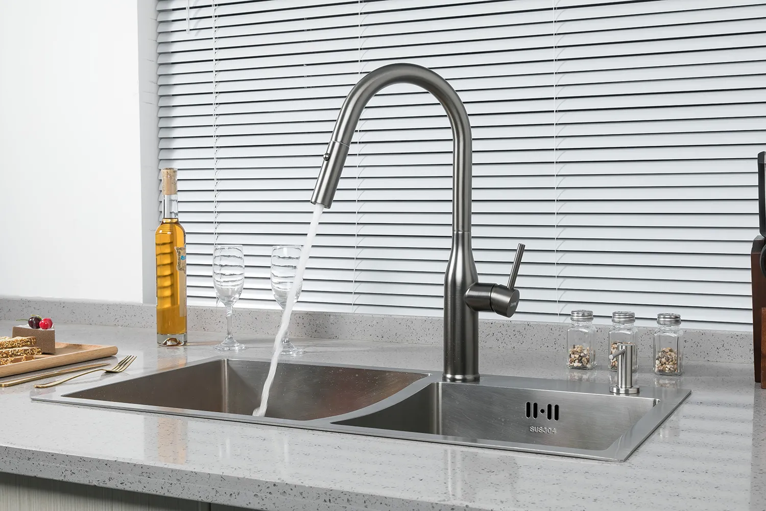 Смеситель для кухни оружейная сталь GAPPO G4398-41