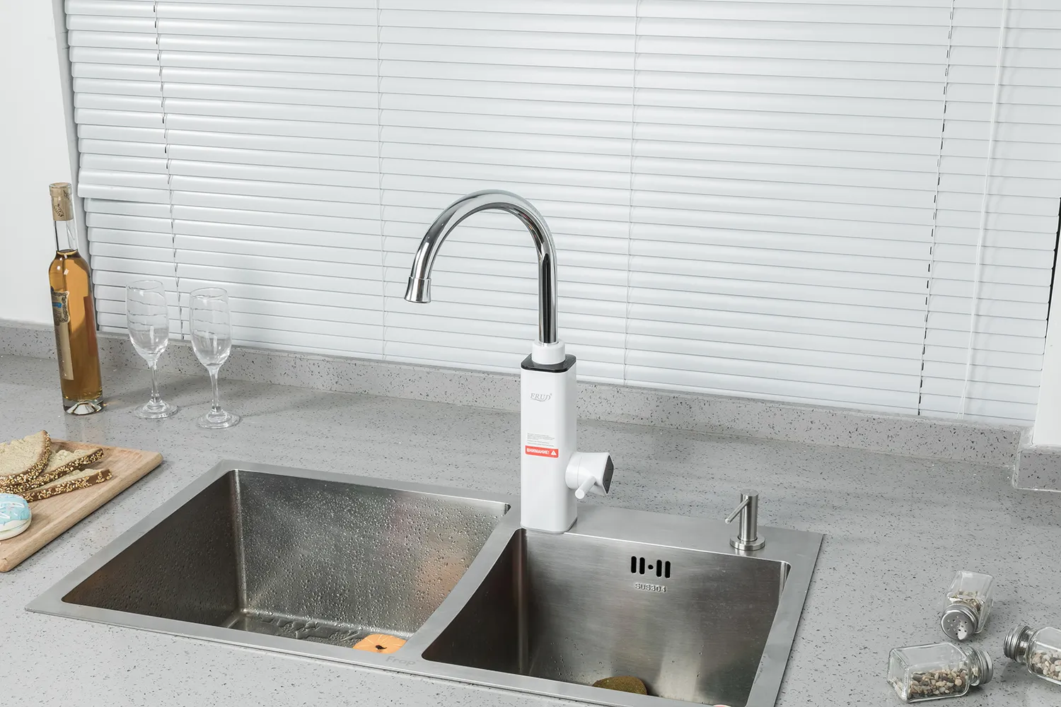 Смеситель-водонагреватель белый FRUD R81023