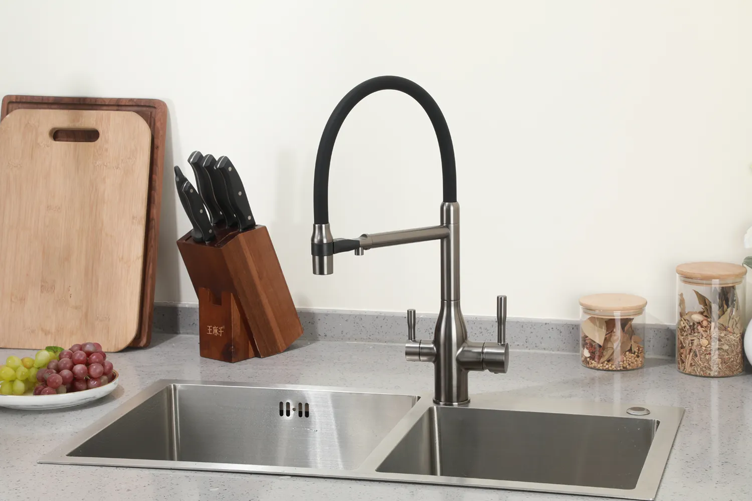 Смеситель для кухни с фильтром для питьевой воды оруж.сталь/чер FRAP