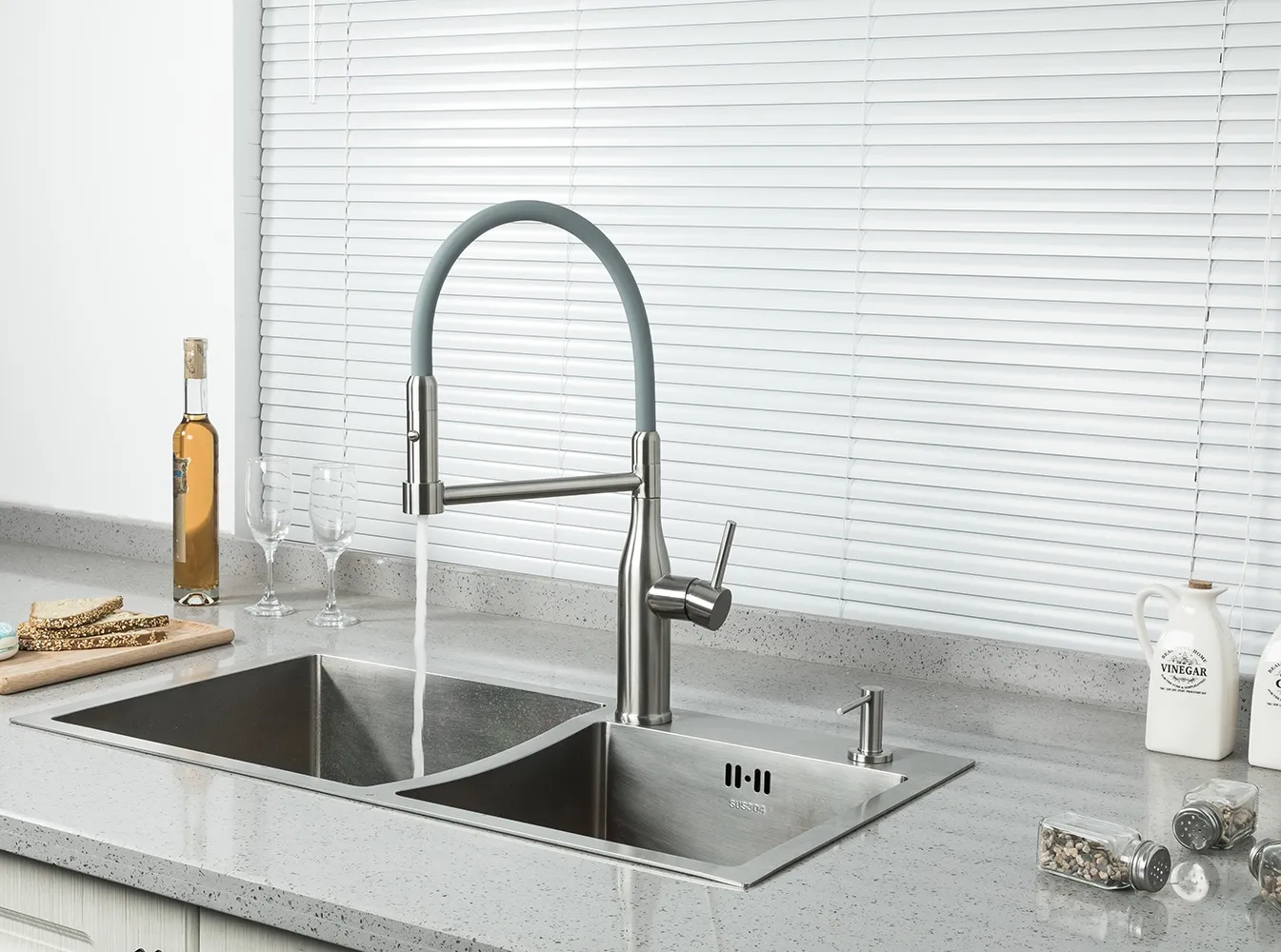 Смеситель для кухни с гибким изливом серый/сатин GAPPO G4398-55