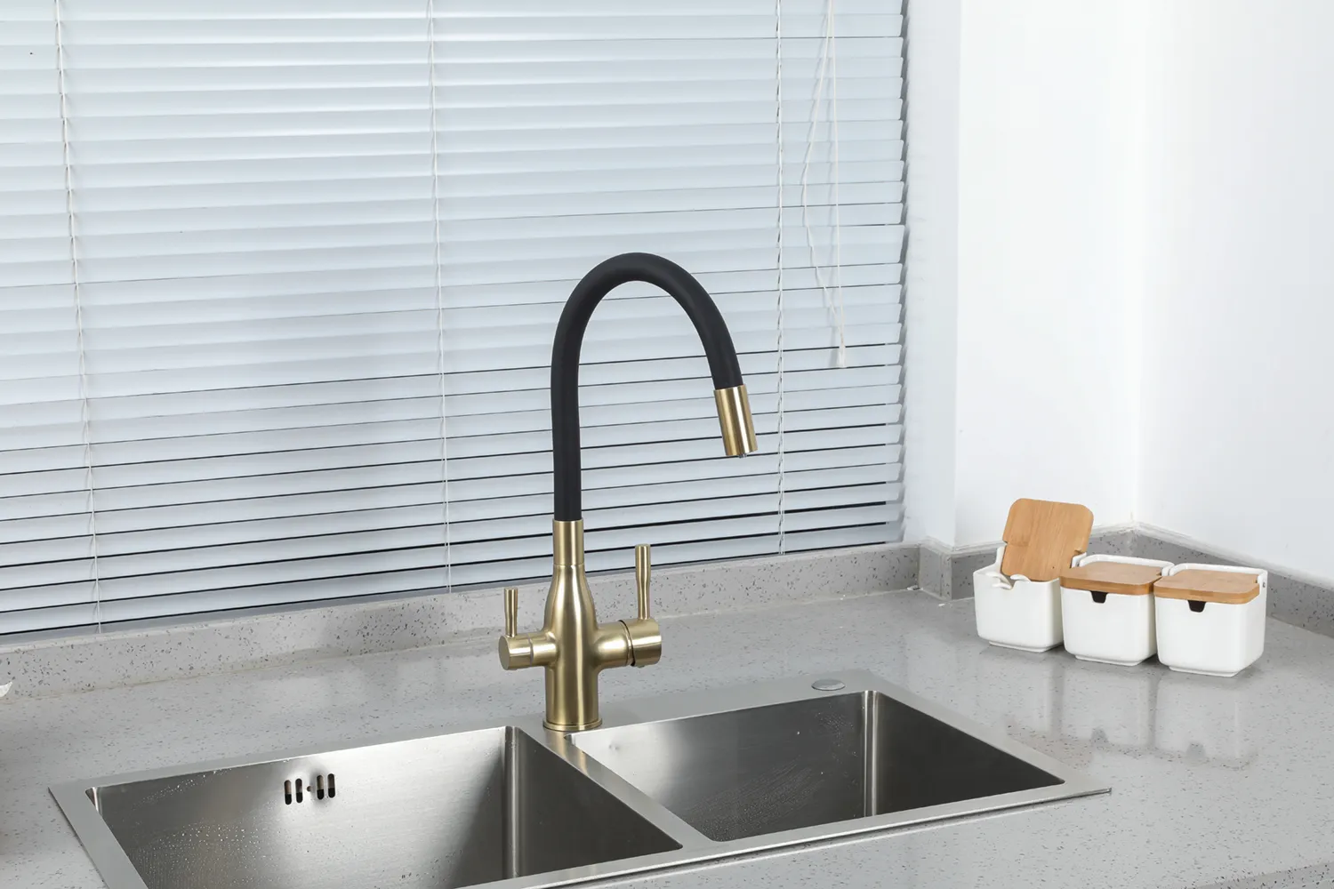 Смеситель для кухни фильтр сатин золотой черный FRAP F4396-3