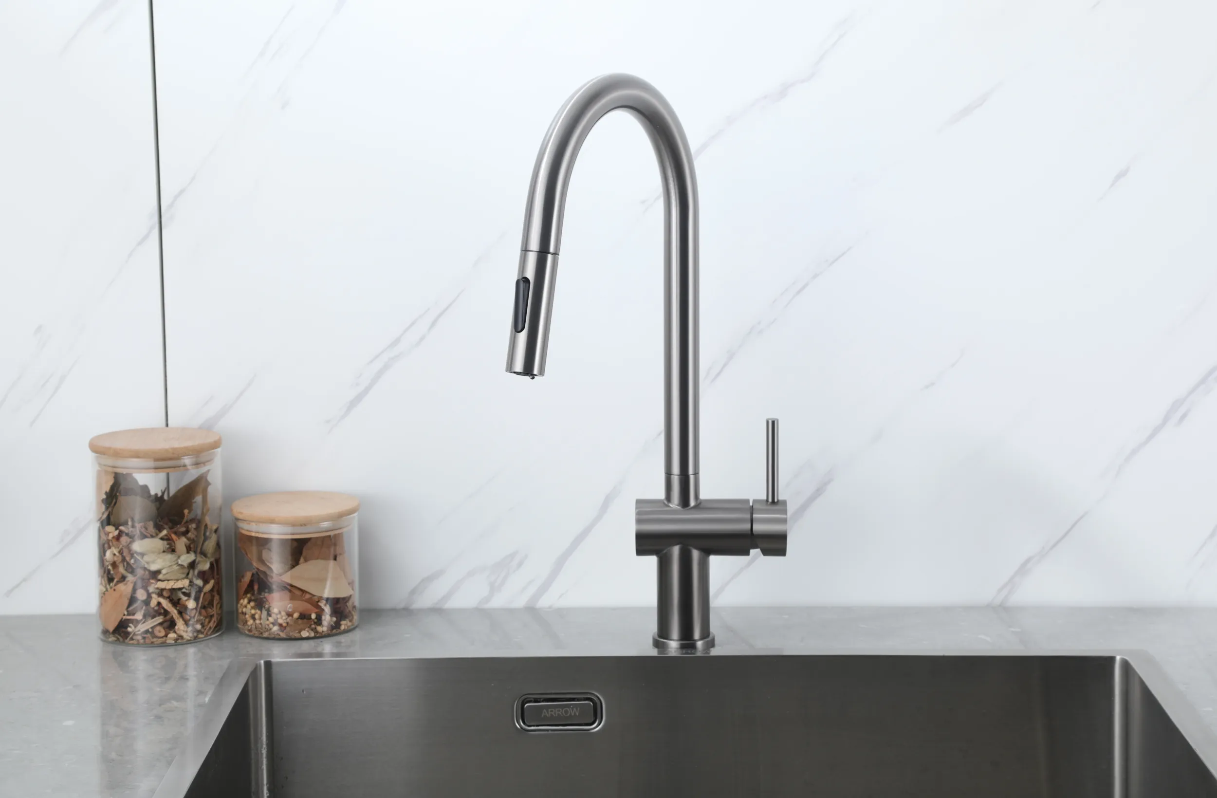 Смеситель для кухни с выдвижным изливом оружейная сталь FRAP F60807-9