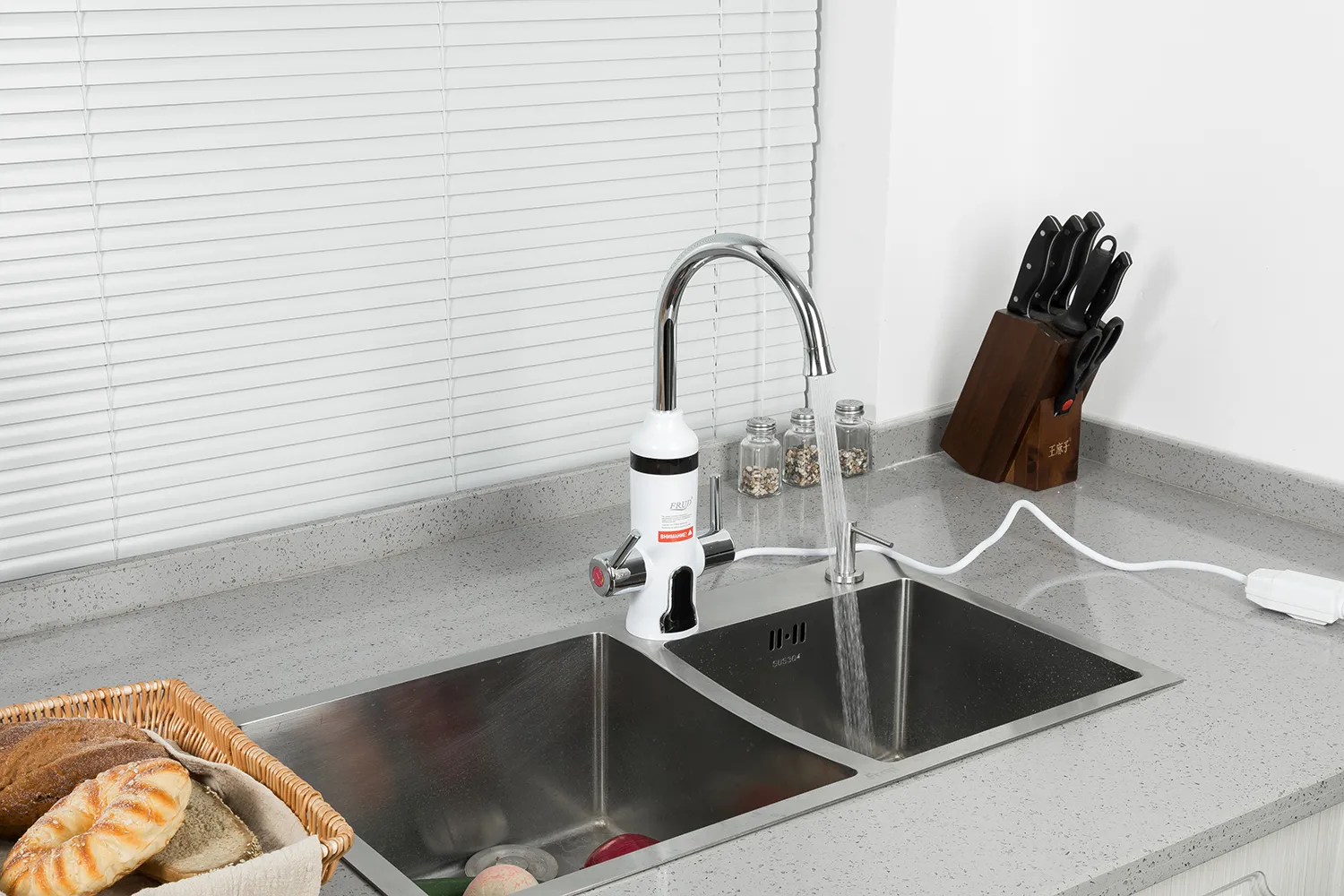 Смеситель-водонагреватель белый FRUD R81024