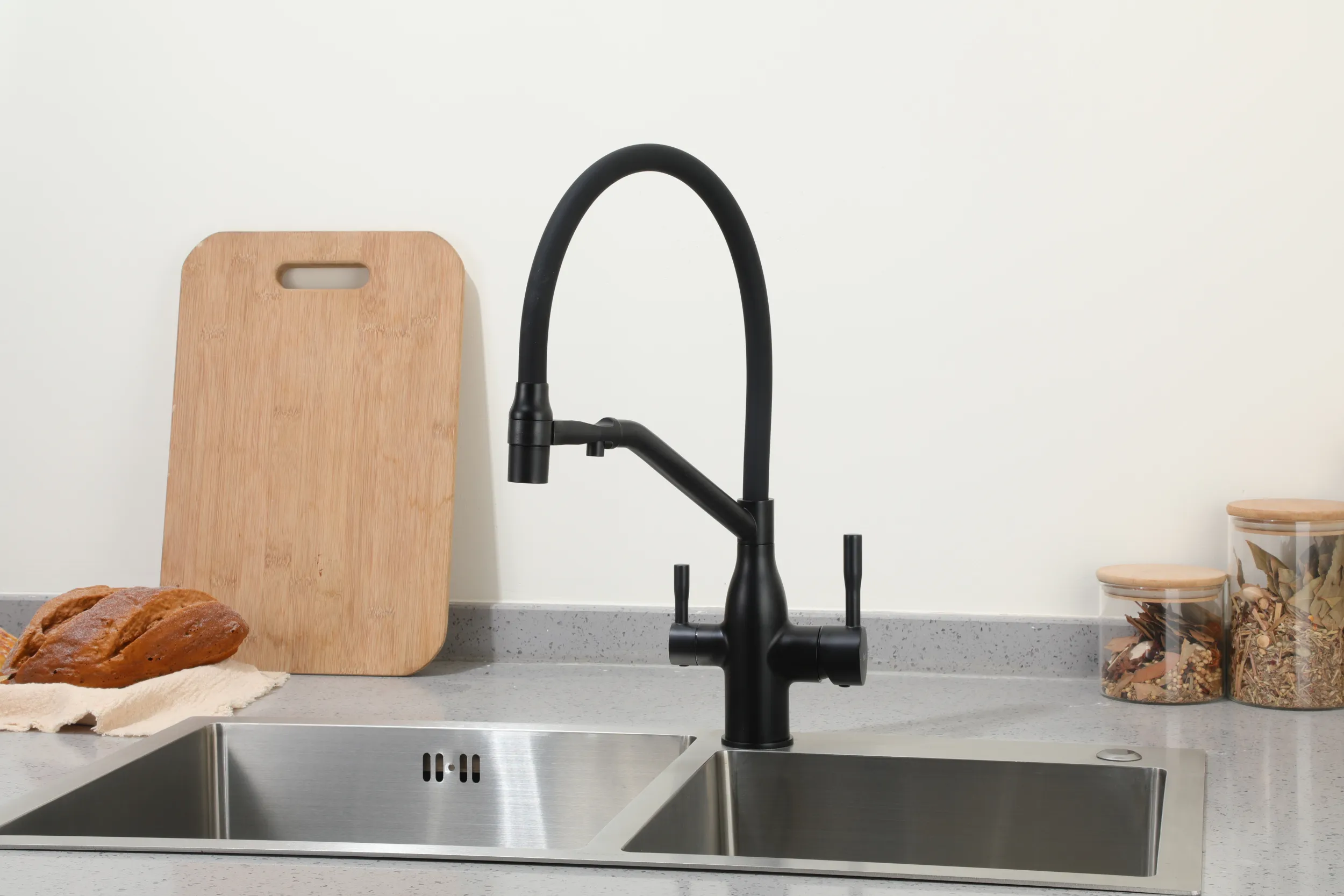 Смеситель для кухни с фильтром для питьевой воды черный FRAP F4397-6