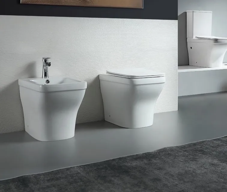 Унитаз напольный приставной безободковый AQUATEK АМАДЕО 560*365*400 мм, горизонтальный выпуск, тонкое сиденье с механизмом плавного закрывания, крепеж AQ1964-00