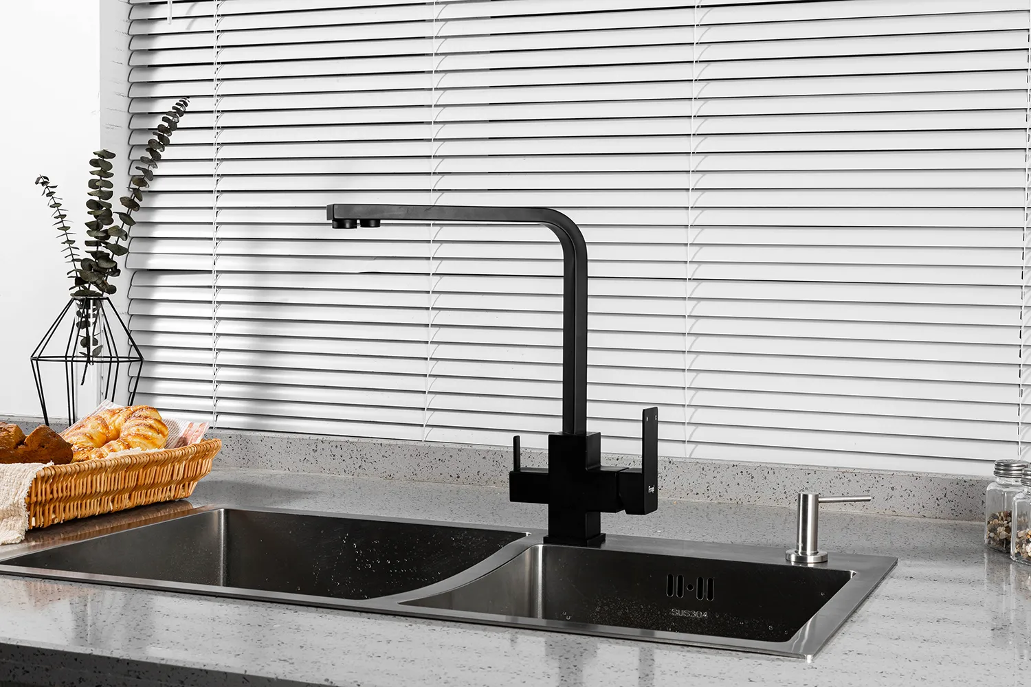 Смеситель для кухни с фильтром питьевой воды черный FRAP F43802-6