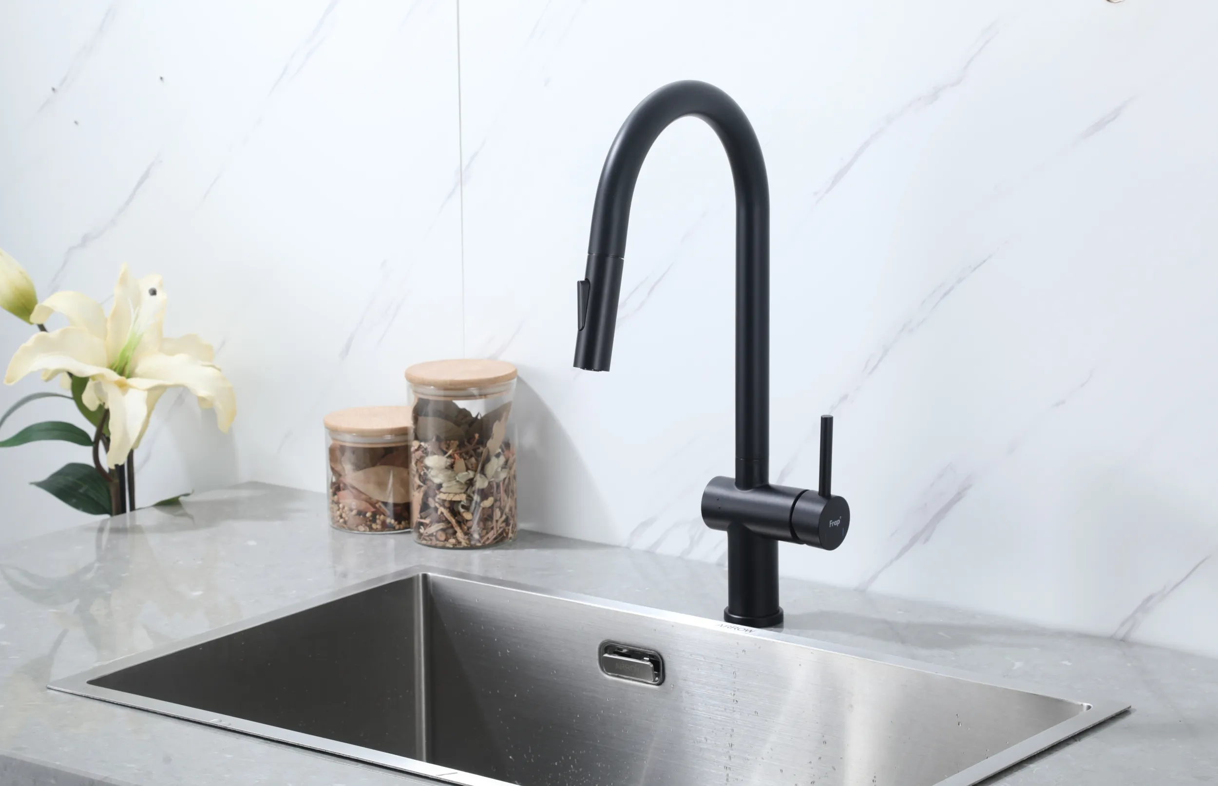 Смеситель для кухни с выдвижным изливом черный FRAP F60807-6