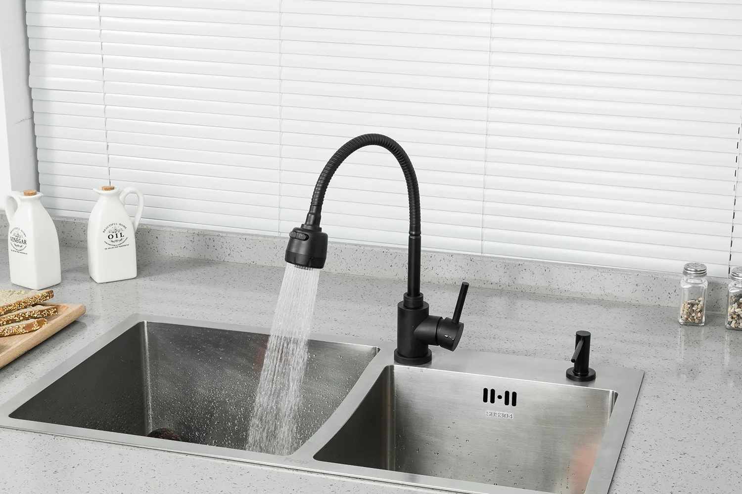 Смеситель для кухни чёрный FRAP F40993-6