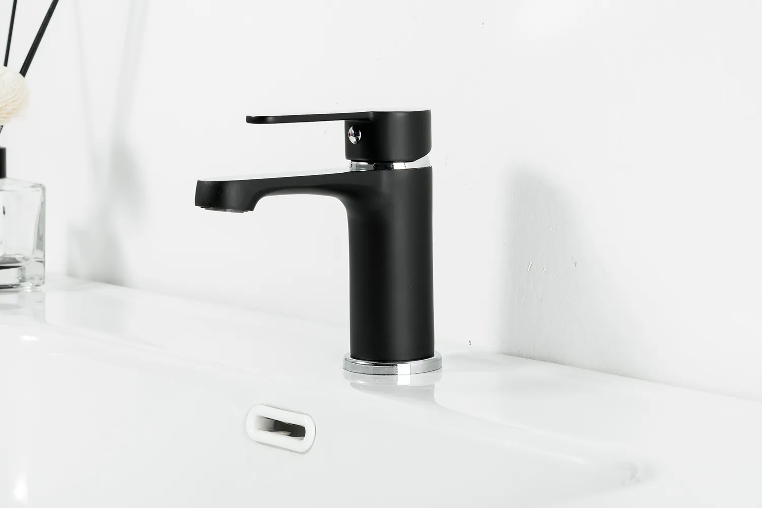 Смеситель для раковины черный/хром FRAP F1042