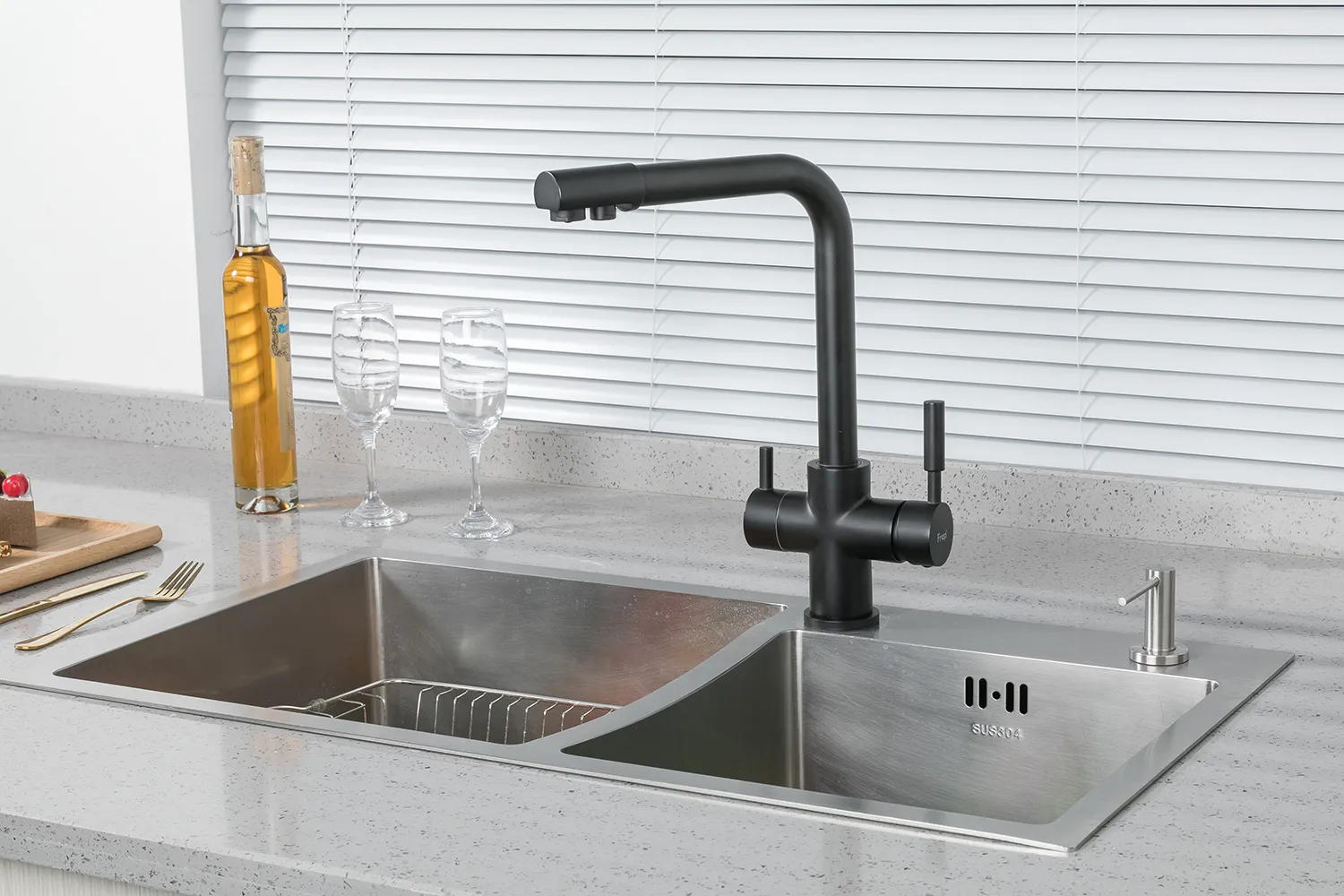 Смеситель для кухни с фильтром питьевой воды чёрный FRAP F4352-6